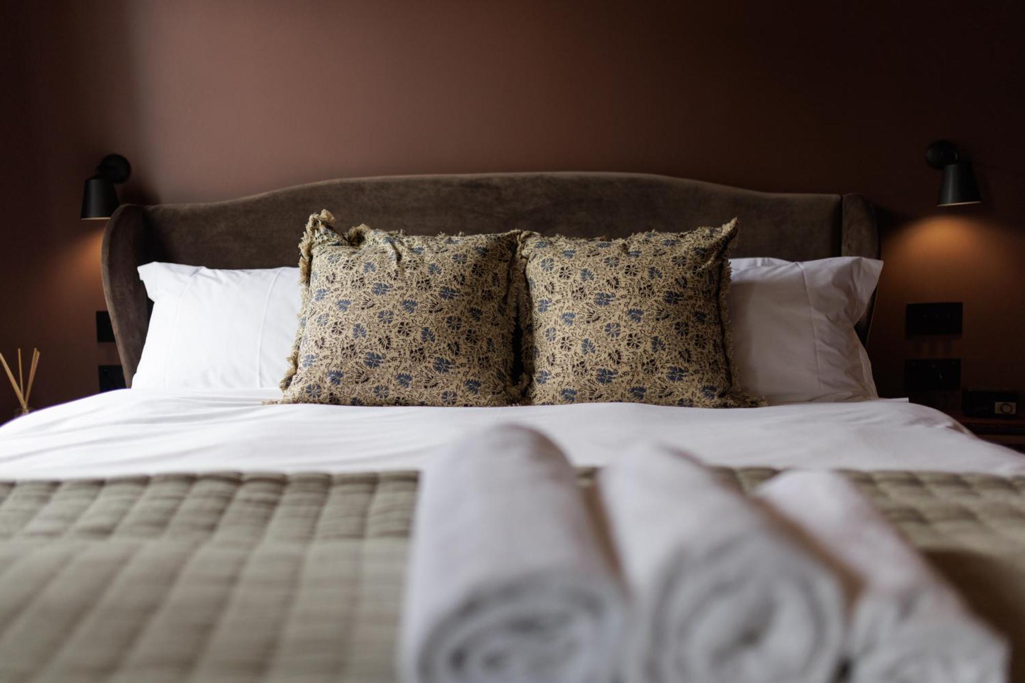 The Silk Rooms, At The Freemasons Inn Натсфорд Экстерьер фото